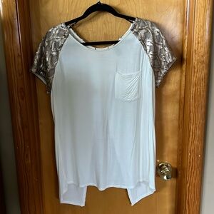 BKE Boutique short sleeve top.